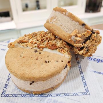 Imagen de Sándwich helado de turrón caja de 20 unidades
